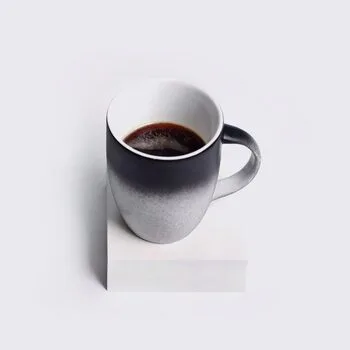 آمریکانو-قهوه-گرم-کافه-آبی