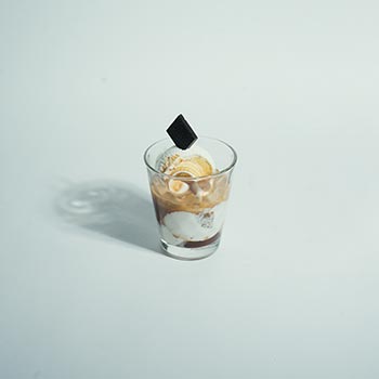 آفوگاتو-قهوه-سرد-کافه-آبی