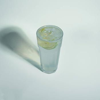 سودا-لیمویی-نوشیدنی-سرد-کافه-آبی